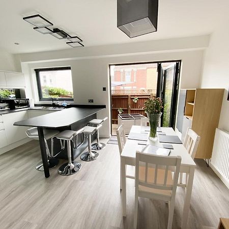 Harbourside House - Great Location - Parking - 2 En-Suites - Sleeps 5 Plus 1 Poole Kültér fotó