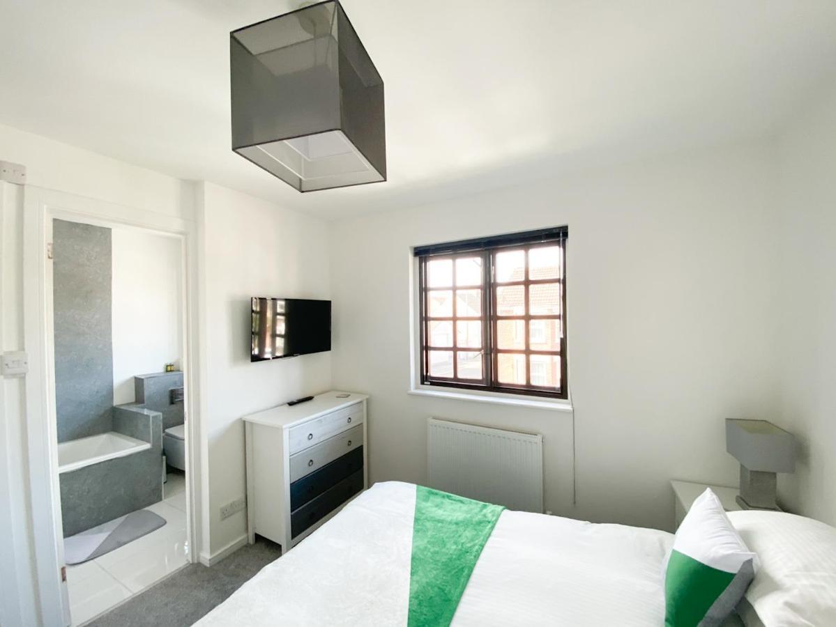 Harbourside House - Great Location - Parking - 2 En-Suites - Sleeps 5 Plus 1 Poole Kültér fotó