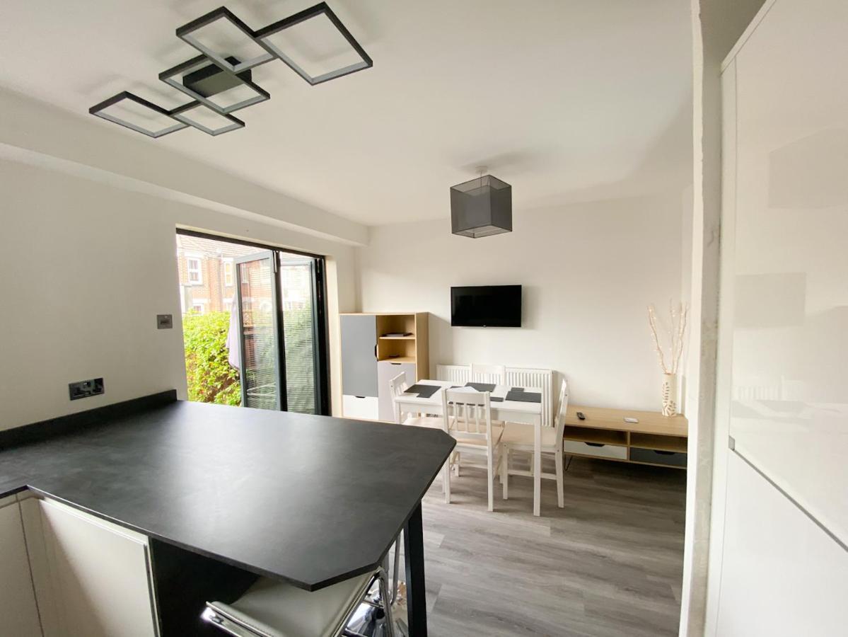 Harbourside House - Great Location - Parking - 2 En-Suites - Sleeps 5 Plus 1 Poole Kültér fotó