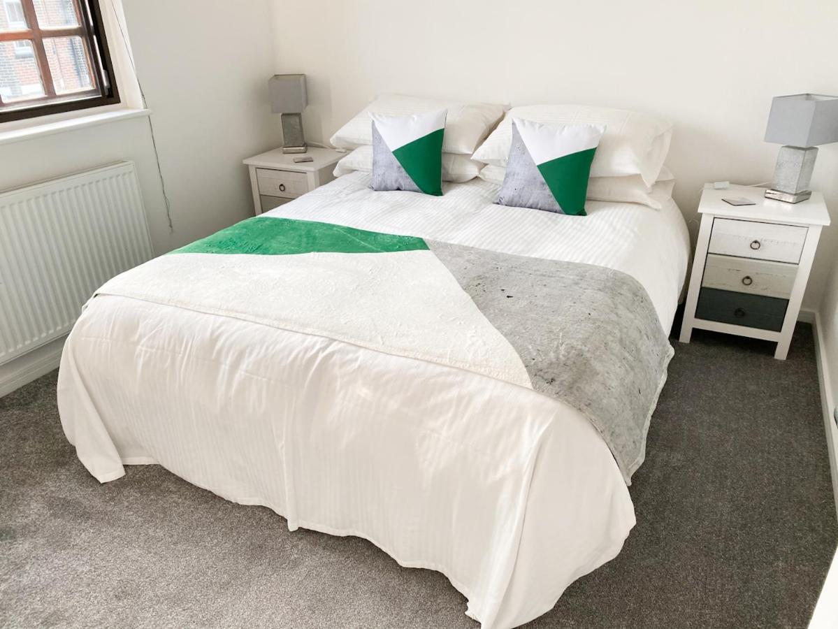 Harbourside House - Great Location - Parking - 2 En-Suites - Sleeps 5 Plus 1 Poole Kültér fotó